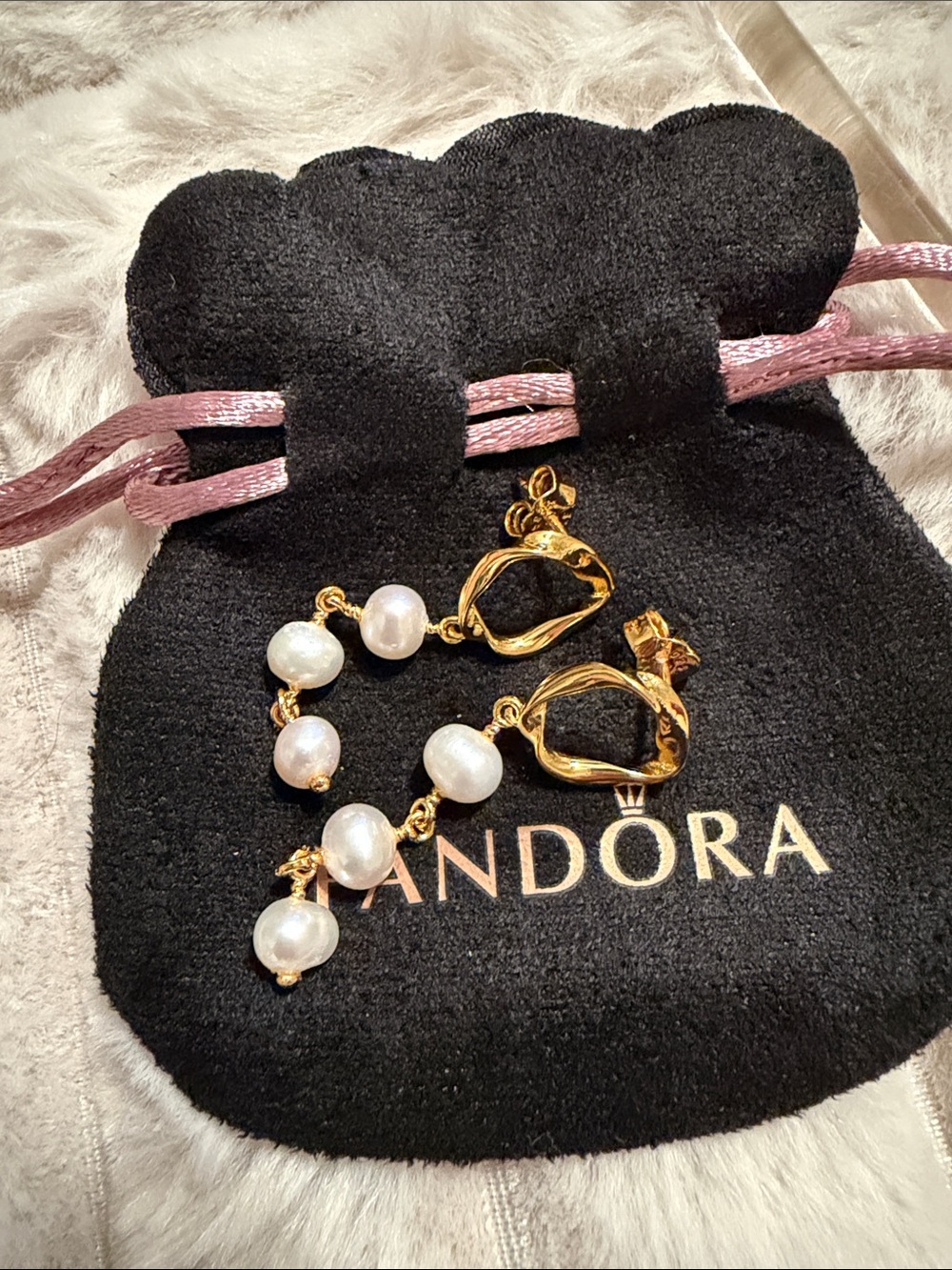 Pandora organically shaped circle & baroque treated freshwater pearldrop earring - Picture 3 of 4